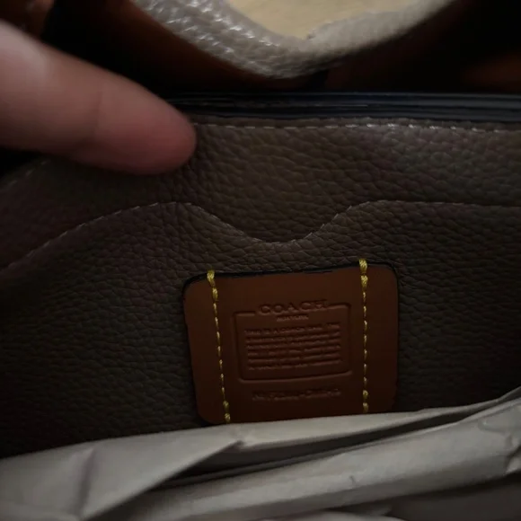 Coach Lana shoulder bag 23 - Picture 3 of 3